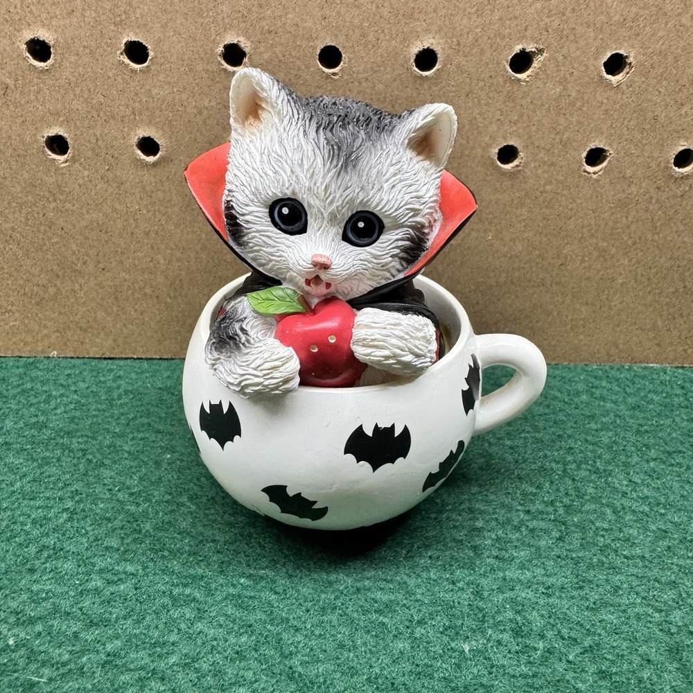 Hamilton Collection Fang-tastic Vampire Cat Figurine Kayomi Harai Halloween
